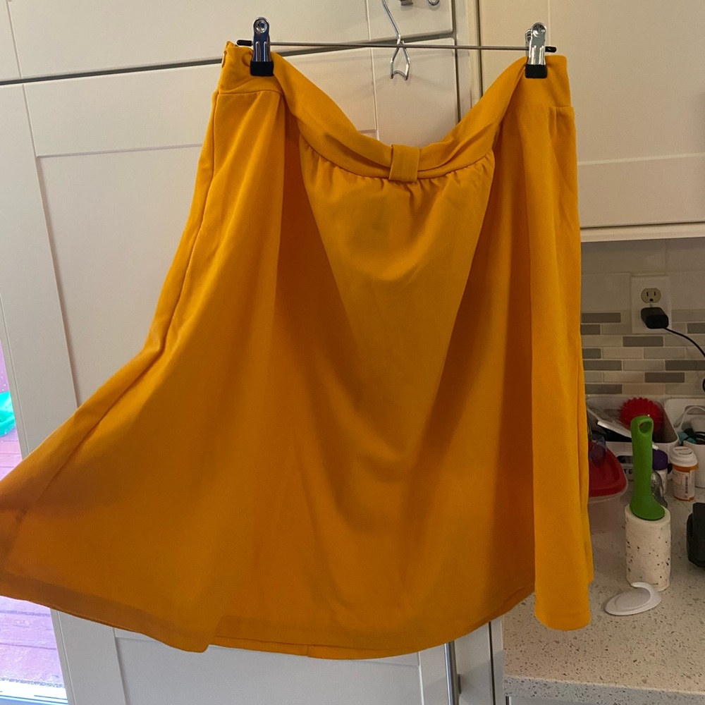 Women’s plus size yellow knee length skirt